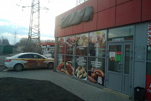 В Новосибирске автобус протаранил магазин